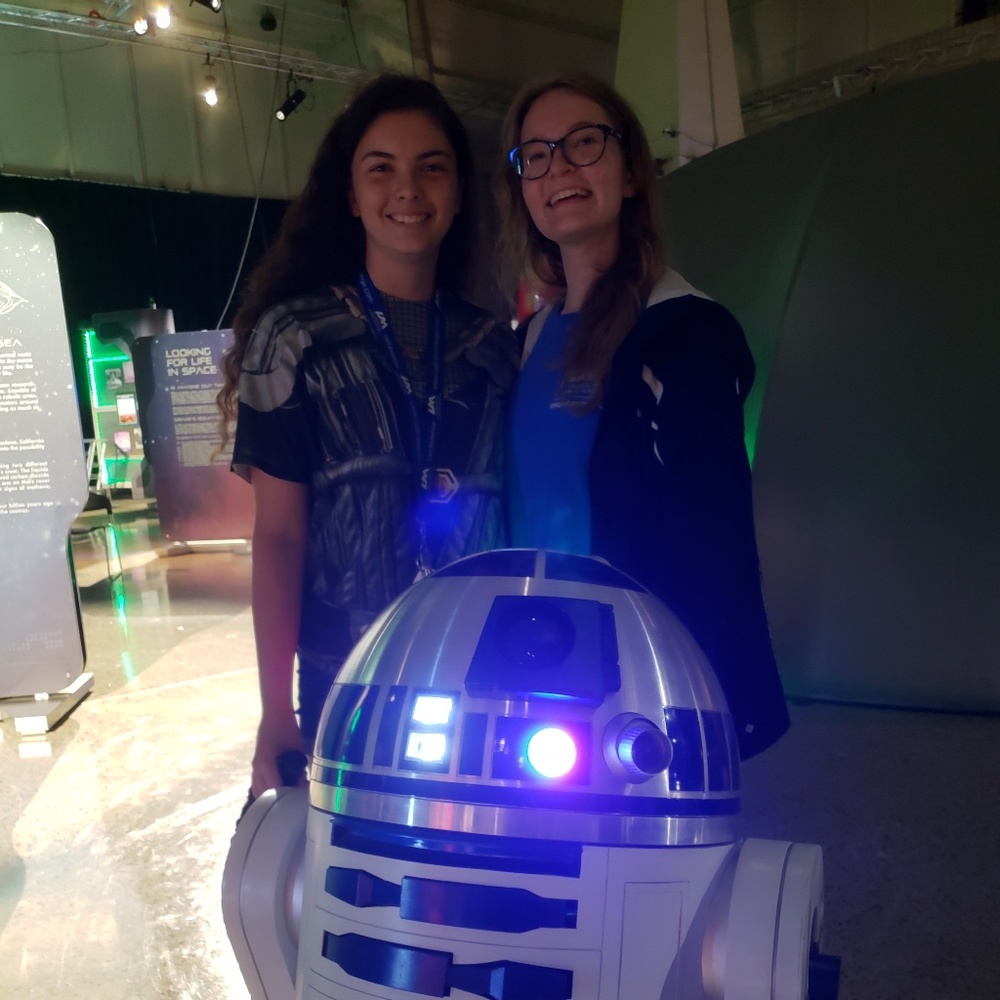 Meet your Posher, Elizabeth